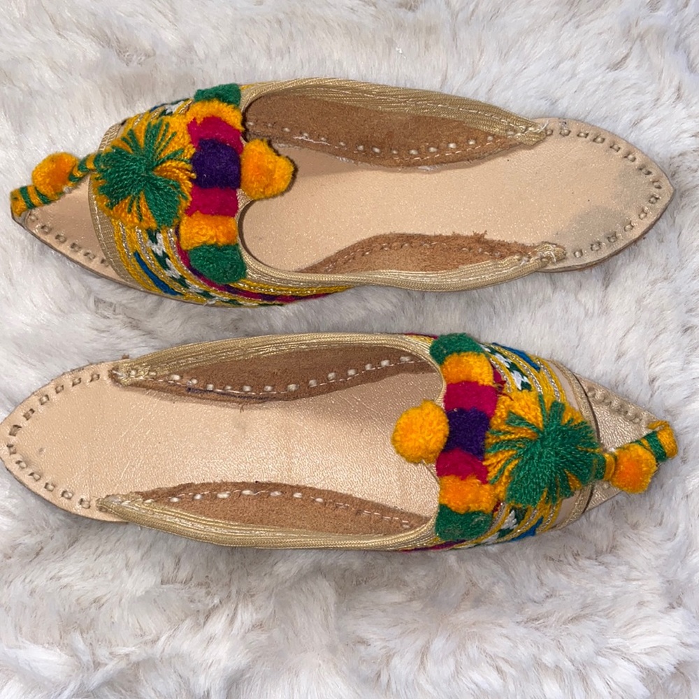 Pom Pom Embroidered Leather Indian Sandals - Picture 4 of 14